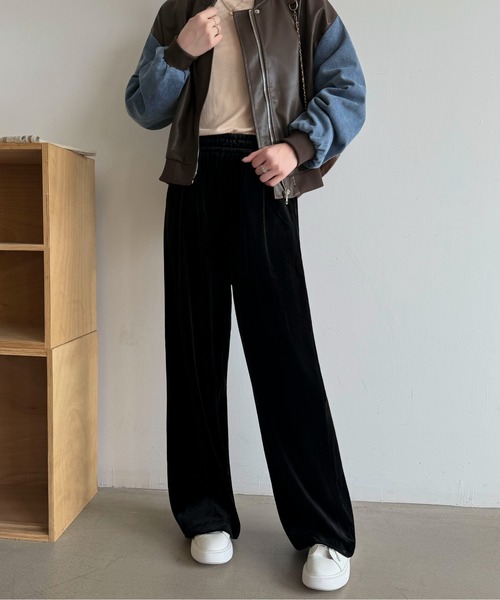 Maison Calme(メゾンカルム)の「シャイニーベロアリラックスワイドパンツ ウエストゴム ボトムス 美シルエット(その他パンツ・レディース・ブラウン/ネイビー/ブラック・M/L)」の4枚目の写真