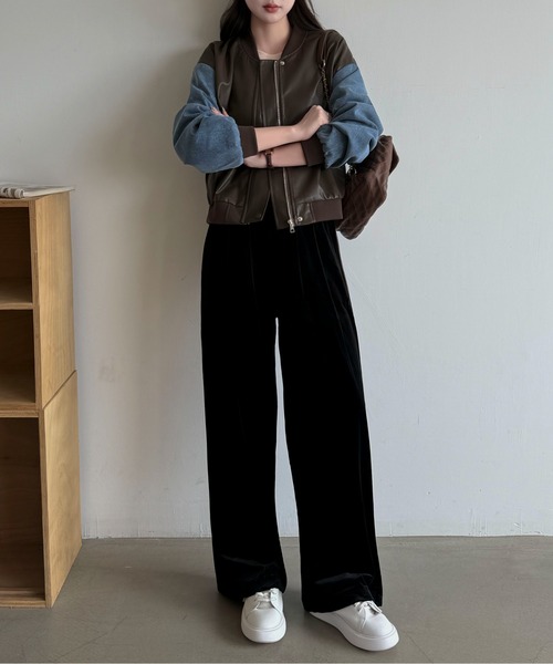 Maison Calme(メゾンカルム)の「シャイニーベロアリラックスワイドパンツ ウエストゴム ボトムス 美シルエット(その他パンツ・レディース・ブラウン/ネイビー/ブラック・M/L)」の5枚目の写真