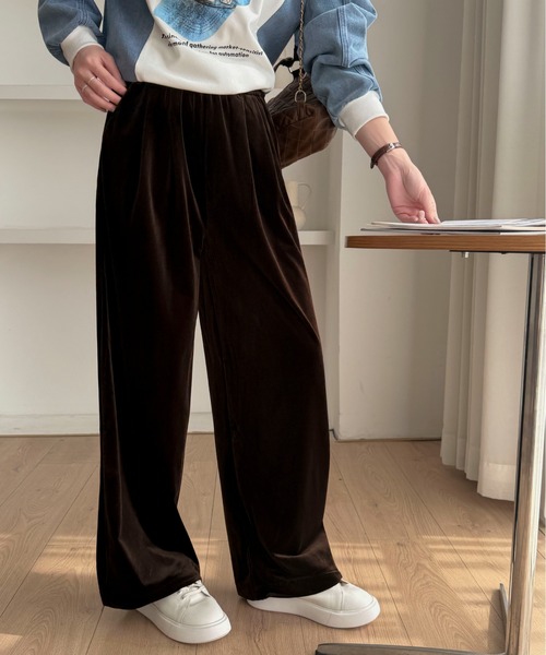 Maison Calme(メゾンカルム)の「シャイニーベロアリラックスワイドパンツ ウエストゴム ボトムス 美シルエット(その他パンツ・レディース・ブラウン/ネイビー/ブラック・M/L)」の6枚目の写真