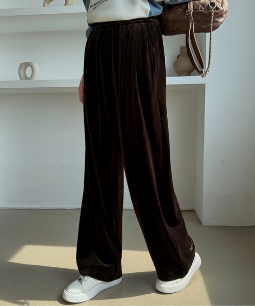 Maison Calme(メゾンカルム)の「シャイニーベロアリラックスワイドパンツ ウエストゴム ボトムス 美シルエット(その他パンツ・レディース・ブラウン/ネイビー/ブラック・M/L)」の21枚目の写真