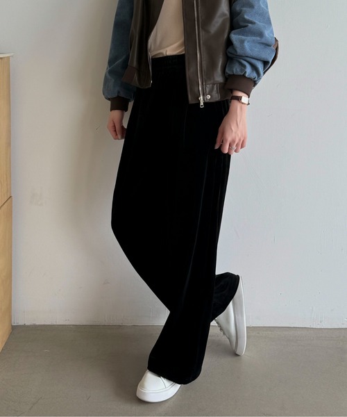 Maison Calme(メゾンカルム)の「シャイニーベロアリラックスワイドパンツ ウエストゴム ボトムス 美シルエット(その他パンツ・レディース・ブラウン/ネイビー/ブラック・M/L)」の20枚目の写真