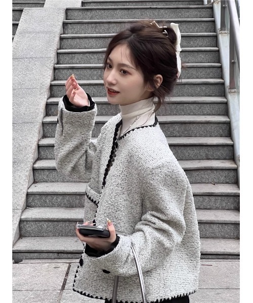 Ritzy(リッツィー)の「トゥイード素材 ノーカラージャケット(ノーカラージャケット・レディース・ライトグレー・M/L)」の2枚目の写真