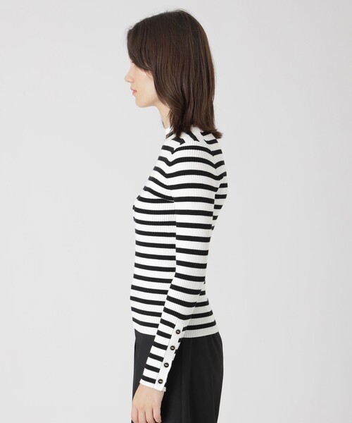 BLUE LABEL CRESTBRIDGE（ブルーレーベルクレストブリッジ）の「レーヨンストレッチタートルニット（ニット/セーター・レディース・グレー系その他/ブラック/オフホワイト/ホワイト・38）」の11枚目の写真