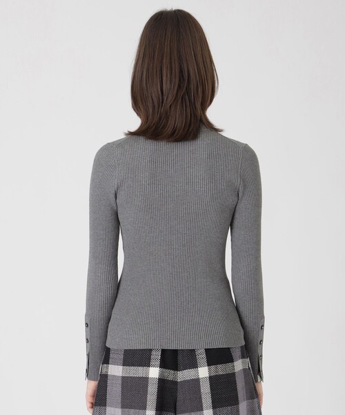 BLUE LABEL CRESTBRIDGE（ブルーレーベルクレストブリッジ）の「レーヨンストレッチタートルニット（ニット/セーター・レディース・グレー系その他/ブラック/オフホワイト/ホワイト・38）」の17枚目の写真