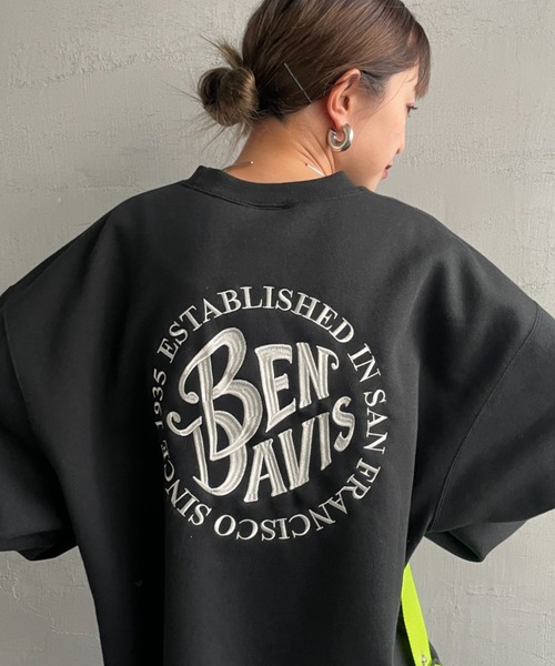 BEN DAVIS（ベンデイビス）の「【WEB限定】[BEN DAVIS/ベンデイビス] サークル刺繍ロゴ バックデザイン クルーネックスウェット（スウェット・レディース・ライトグレー/ブラウン/ブラック・M/L/XL）」の3枚目の写真