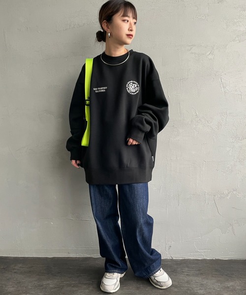 BEN DAVIS（ベンデイビス）の「【WEB限定】[BEN DAVIS/ベンデイビス] サークル刺繍ロゴ バックデザイン クルーネックスウェット（スウェット・レディース・ライトグレー/ブラウン/ブラック・M/L/XL）」の4枚目の写真