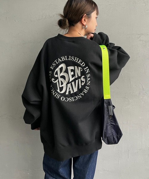 BEN DAVIS（ベンデイビス）の「【WEB限定】[BEN DAVIS/ベンデイビス] サークル刺繍ロゴ バックデザイン クルーネックスウェット（スウェット・レディース・ライトグレー/ブラウン/ブラック・M/L/XL）」の13枚目の写真