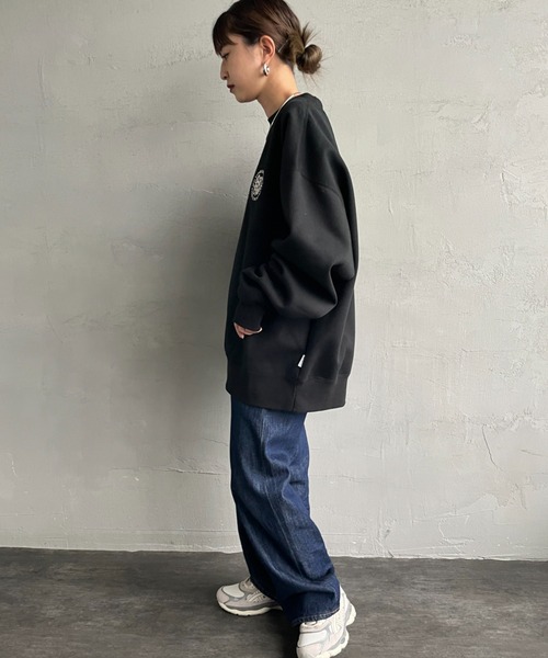BEN DAVIS（ベンデイビス）の「【WEB限定】[BEN DAVIS/ベンデイビス] サークル刺繍ロゴ バックデザイン クルーネックスウェット（スウェット・レディース・ライトグレー/ブラウン/ブラック・M/L/XL）」の15枚目の写真
