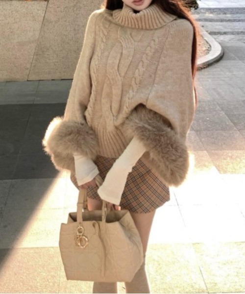 セール】【秋冬新作】袖口ファー付きオフタートル2WAYケーブルニット