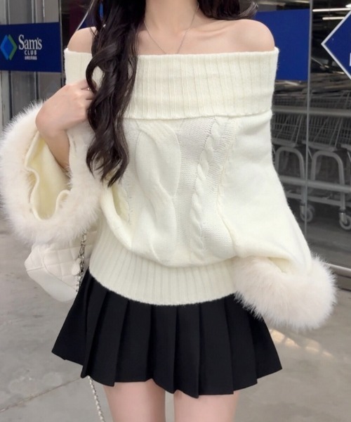 セール】【秋冬新作】袖口ファー付きオフタートル2WAYケーブルニット