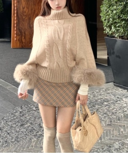 LADY LIKE(レディライク)の「袖口ファー付きオフタートル2WAYケーブルニット(ニット/セーター・レディース・ベージュ/オフホワイト・M)」の11枚目の写真