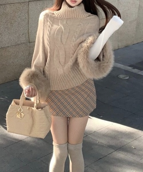 LADY LIKE(レディライク)の「袖口ファー付きオフタートル2WAYケーブルニット(ニット/セーター・レディース・ベージュ/オフホワイト・M)」の12枚目の写真