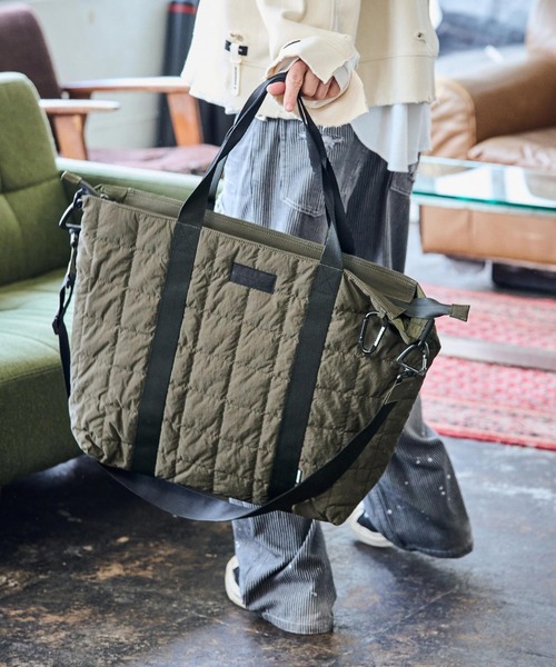 ADAM PATEK（アダムパテック）の「【RES】【ADAMPATEK】square quilt shoulder tote bag/スクエアキルトビッグショルダートートバッグ（トートバッグ・メンズ・カーキ/グレー/ブラック・FREE）」の6枚目の写真