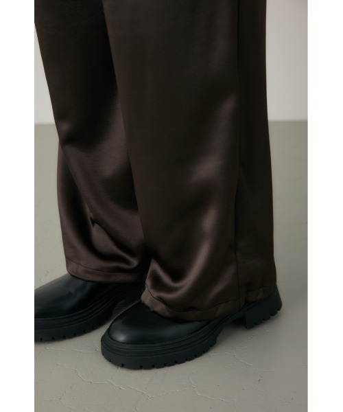 crie conforto（クリーコンフォルト）の「フローワークパンツ　サテン / 2WAY（カーゴパンツ・レディース・ブラウン/ネイビー・MEDIUM/SMALL）」の16枚目の写真