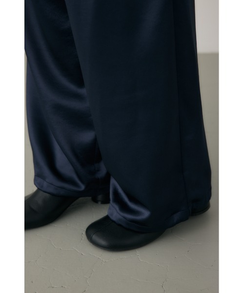 crie conforto（クリーコンフォルト）の「フローワークパンツ　サテン / 2WAY（カーゴパンツ・レディース・ブラウン/ネイビー・MEDIUM/SMALL）」の6枚目の写真