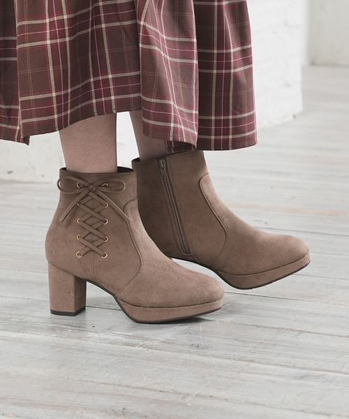 Honeys(ハニーズ)の「サイドレースアップブーツ(ブーツ・レディース・グレイッシュベージュ/ブラウン/ブラック・LL/L/S/M)」の13枚目の写真