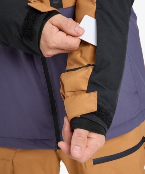 Quiksilver(クイックシルバー)の「SYCAMORE BLOCK 20K J/クイックシルバースキースノーボードウェア(ジャケット)(マウンテンパーカー・メンズ・ブラウン/グリーン・SMALL/MEDIUM/LARGE/X-LARGE)」の6枚目の写真