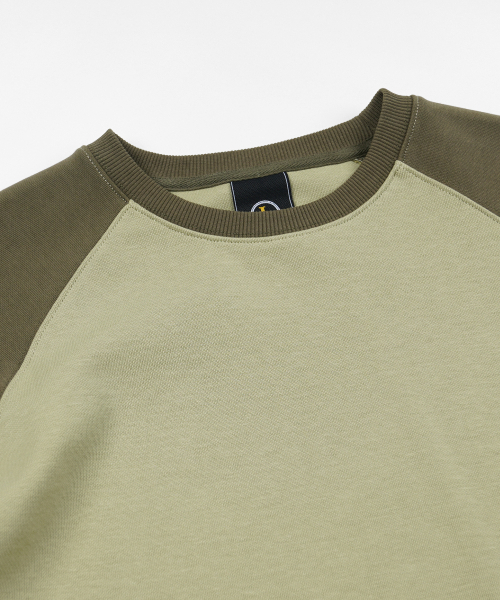 FRIZMWORKS(フリズムワークス)の「RAGLAN LONG SLEEVE TEE 002 _ OLIVE(Tシャツ/カットソー・メンズ・その他・SMALL/MEDIUM/LARGE/X-LARGE)」の3枚目の写真
