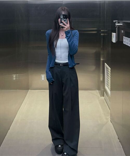 MUSINSA STANDARD WOMAN（ムシンサスタンダードウーマン）の「[クールタンダード] ウィメンズ ローウエスト ディープタック ワイド ヒドゥンバンディング スラックス [グレー]（スラックス・レディース・その他・30/31/27/28/29/34/32/24/25/26）」の9枚目の写真