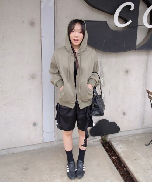 PLACE STUDIO（プレイススタジオ）の「サイドシェアリングフリルノースリーブレイヤードスリムフィットロングスリーブレス [ブラック]（Tシャツ/カットソー・レディース・ブラック・FREE）」の5枚目の写真