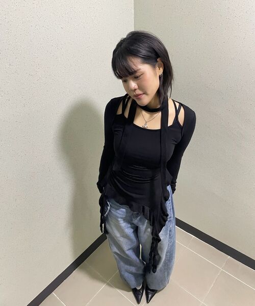 PLACE STUDIO（プレイススタジオ）の「サイドシェアリングフリルノースリーブレイヤードスリムフィットロングスリーブレス [ブラック]（Tシャツ/カットソー・レディース・ブラック・FREE）」の2枚目の写真