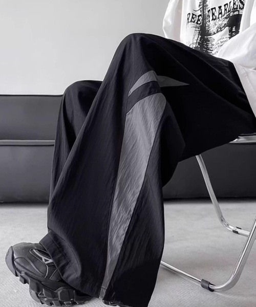 SHEPP(シープ)の「サイド配色デザインナイロンワイドパンツ(その他パンツ・メンズ・ブラック/チャコール/グレー・L/M)」の2枚目の写真
