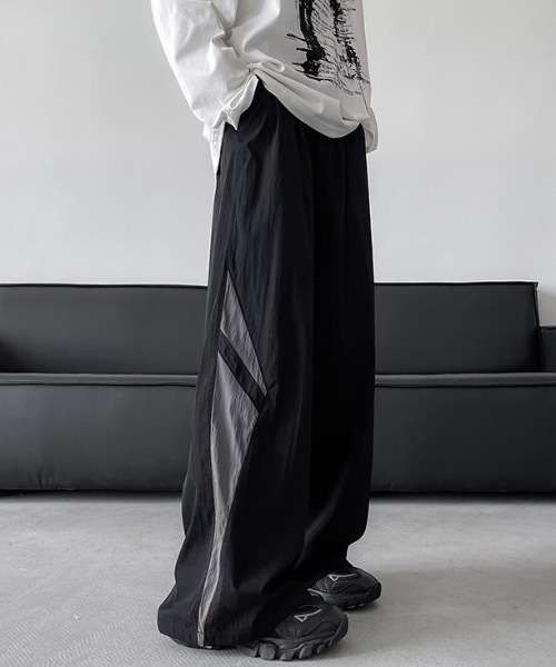 SHEPP(シープ)の「サイド配色デザインナイロンワイドパンツ(その他パンツ・メンズ・ブラック/チャコール/グレー・L/M)」の4枚目の写真