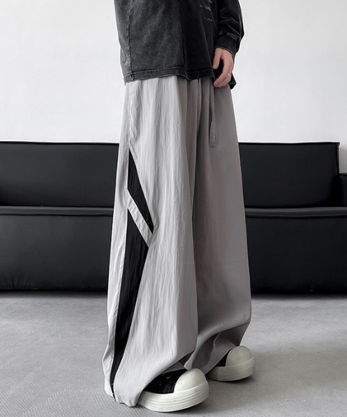 SHEPP(シープ)の「サイド配色デザインナイロンワイドパンツ(その他パンツ・メンズ・ブラック/チャコール/グレー・L/M)」の5枚目の写真