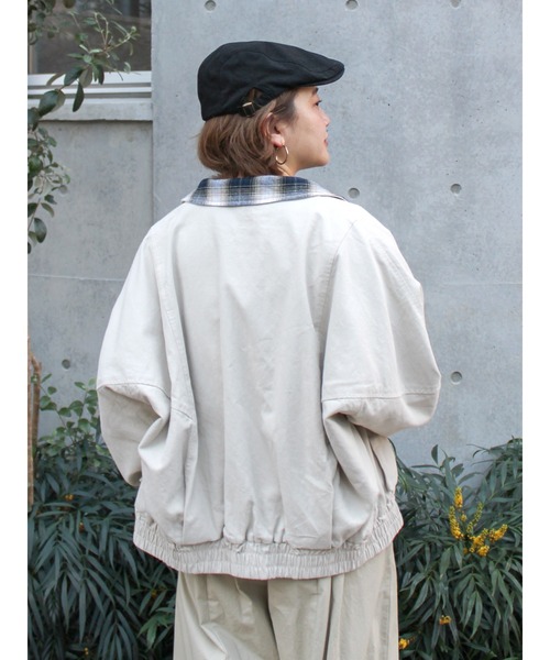 Ungrid（アングリッド）の「リバーシブルスウィングトップ（ブルゾン・レディース・ベージュ/ネイビー・FREE）」の5枚目の写真