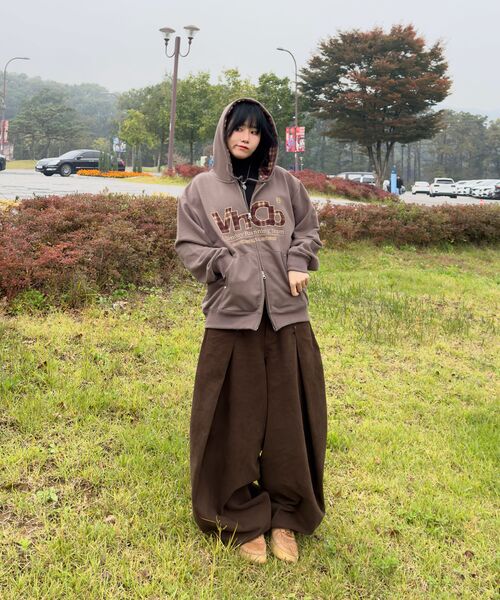 VENHIT（ベンヒット）の「MRT チェックアプリケ フードパーカー_モカムース（パーカー・レディース・ブラウン・MEDIUM/LARGE/X-LARGE）」の2枚目の写真