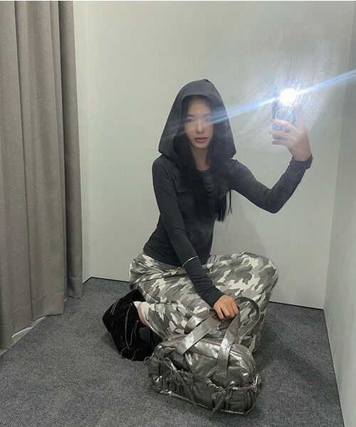 KIMZISU(キムジス)の「Cowl Neck Soft Slim Hoodie _ CHARCOAL(パーカー・レディース・その他・OS)」の6枚目の写真