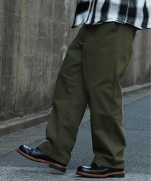 HANES（ヘインズ）の「【HANES/ヘインズ】ワイドフィット ノータックチノパンツ（チノパンツ）」