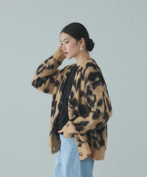 VICKY（ビッキー）の「レオパードJQDシャギーニットカーディガン（カーディガン/ボレロ・レディース・ベージュ系その他/グレー系その他・M）」の6枚目の写真