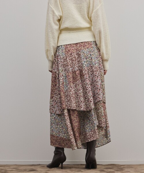 GRACE CONTINENTAL(グレースコンチネンタル)の「パッチワークプリントスカート(スカート・レディース・ベージュ・36)」の4枚目の写真