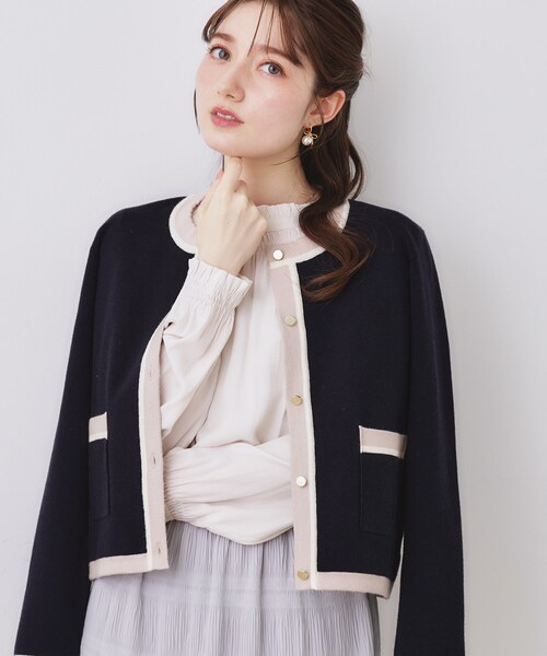 couture brooch(クチュールブローチ)の「【通勤・着映え】配色 総針カーディガン(カーディガン/ボレロ・レディース・ライトブルー/アイボリー/ネイビー・36/38/42)」の3枚目の写真