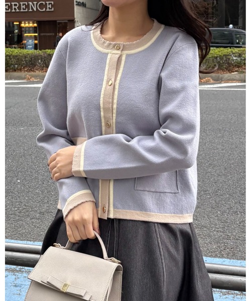 couture brooch(クチュールブローチ)の「【通勤・着映え】配色 総針カーディガン(カーディガン/ボレロ・レディース・ライトブルー/アイボリー/ネイビー・36/38/42)」の2枚目の写真