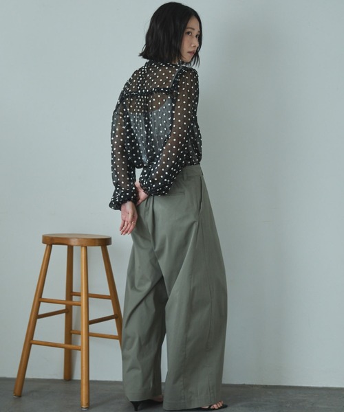 Doux archives（ドゥアルシーヴ）の「フラワー刺繍シアーブラウス（シャツ/ブラウス・レディース・ブラック/オフホワイト・FREE）」の3枚目の写真