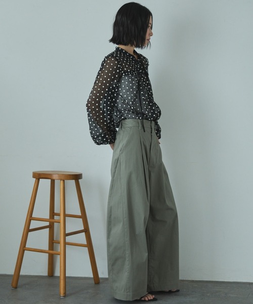 Doux archives（ドゥアルシーヴ）の「フラワー刺繍シアーブラウス（シャツ/ブラウス・レディース・ブラック/オフホワイト・FREE）」の4枚目の写真