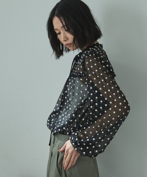 Doux archives（ドゥアルシーヴ）の「フラワー刺繍シアーブラウス（シャツ/ブラウス・レディース・ブラック/オフホワイト・FREE）」の10枚目の写真