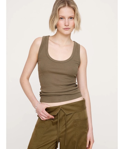 Banana Republic（バナナリパブリック）の「リブ スクープネック タンクトップ（タンクトップ・レディース・ブラック/ホワイト/インディゴブルー/ブラウン/グレー・XS/S/M/L）」の4枚目の写真
