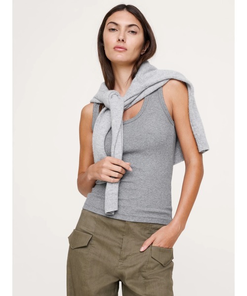 Banana Republic（バナナリパブリック）の「リブ スクープネック タンクトップ（タンクトップ・レディース・ブラック/ホワイト/インディゴブルー/ブラウン/グレー・XS/S/M/L）」の3枚目の写真