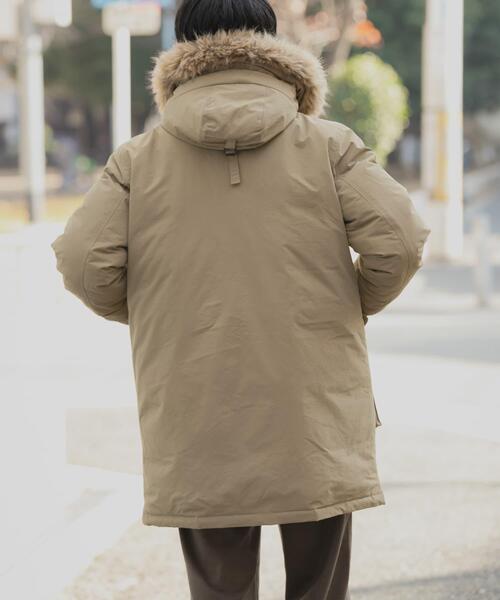 ITEMS URBANRESEARCH(アイテムズ アーバンリサーチ)の「770FP撥水フィールドダウンコート(ダウンジャケット/コート・メンズ・ベージュ/ブラック・LARGE/MEDIUM)」の4枚目の写真