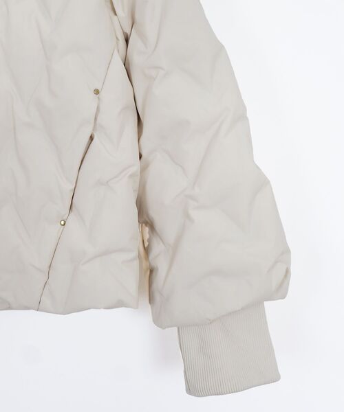 le.coeur blanc（ルクールブラン）の「ステッチレスコンパクトダウン（その他アウター・レディース・アイボリー/ブラック・38）」の12枚目の写真