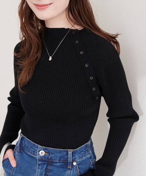 natural couture(ナチュラルクチュール)の「斜めボタンプチハイリブニット(ニット/セーター・レディース・ブラウン/グレイッシュベージュ/サックスブルー/ブラック/オフホワイト・FREE)」の15枚目の写真
