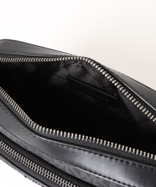 MICHAEL KORS(マイケルコース)の「EW FLIGHT BAG クロスボディ(ショルダーバッグ・メンズ・ブラック・FREE)」の4枚目の写真