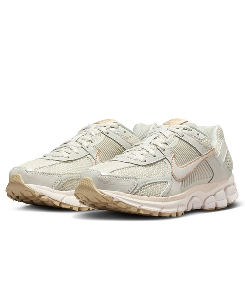 NIKE(ナイキ)の「NIKE W ZOOM VOMERO 5 IB8929-003(スニーカー・レディース・ベージュ・23.5cm/24cm/24.5cm/25cm/23cm)」の6枚目の写真