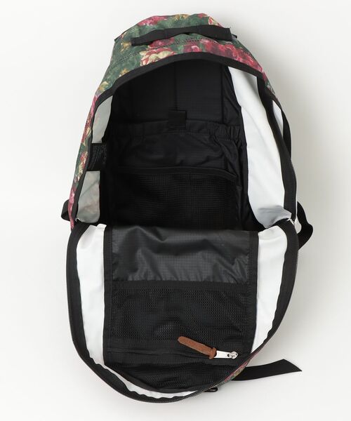 GREGORY(グレゴリー)の「ファインデイ FINE DAY V2 ボタニカルタペストリー(バックパック/リュック・メンズ・レッド系その他・ONE SIZE)」の4枚目の写真