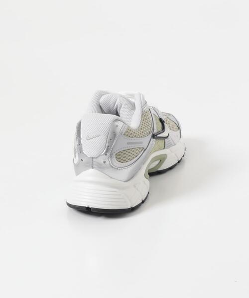 NIKE（ナイキ）の「NIKE　V5 RNR（スニーカー・レディース・ベージュ系その他・24/25/23.5/24.5）」の5枚目の写真