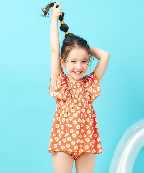 apres les cours(アプレレクール)の「【UVカット】シャーリングフリルワンピース水着_ジュニア対応(水着・キッズ・ピンク/レッド/ブラック/サックスブルー/オレンジ/イエロー・80/90/100/110/120/130/140)」の6枚目の写真