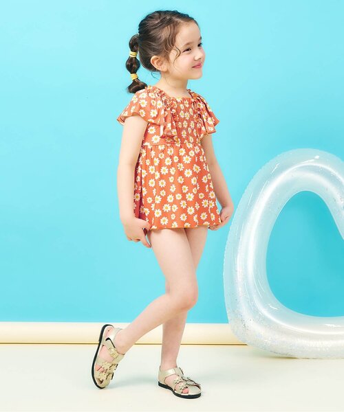 apres les cours(アプレレクール)の「【UVカット】シャーリングフリルワンピース水着_ジュニア対応(水着・キッズ・ピンク/レッド/ブラック/サックスブルー/オレンジ/イエロー・80/90/100/110/120/130/140)」の8枚目の写真